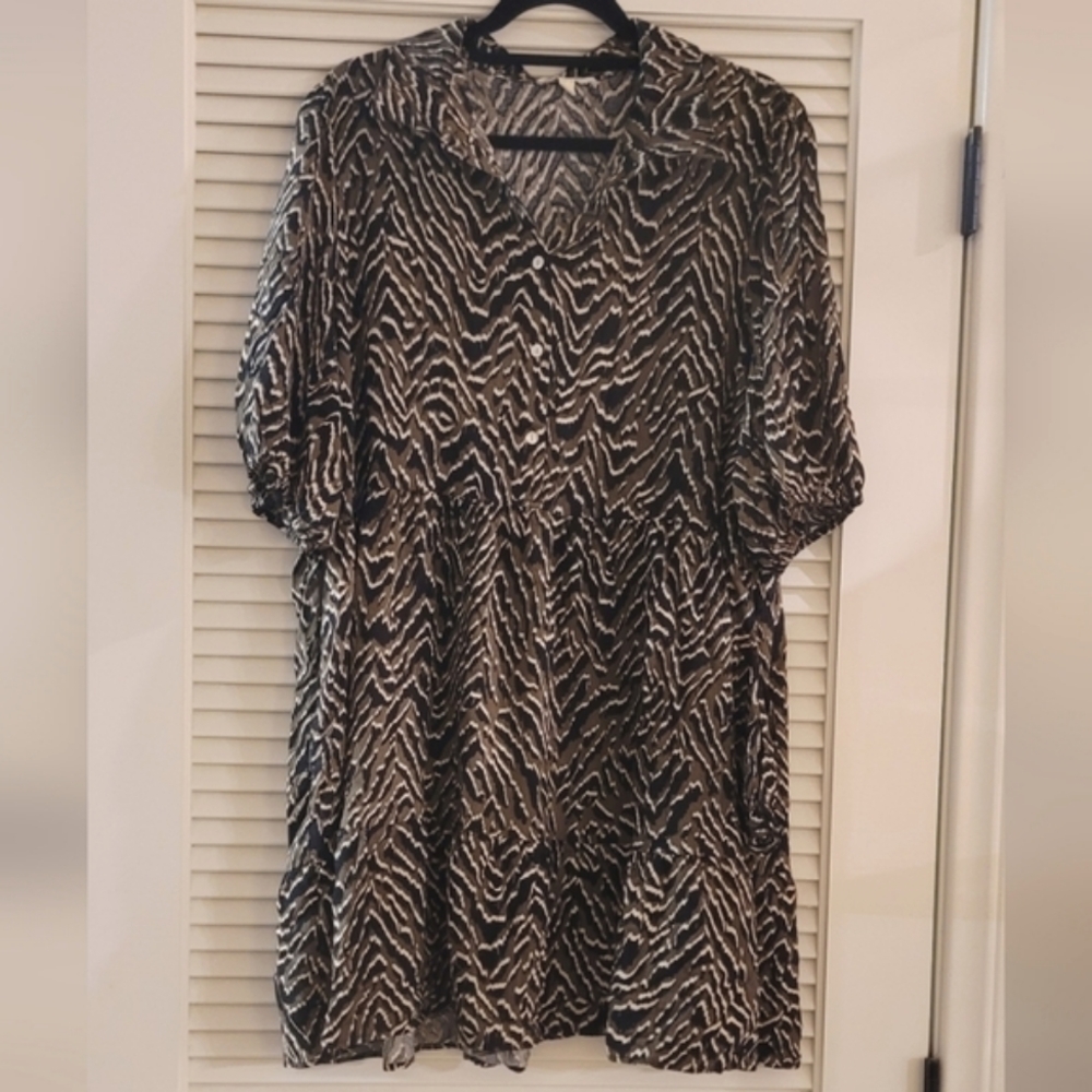 Loralette - (Plus-Size) Lightweight Animal Print Short-Sleeve Dress